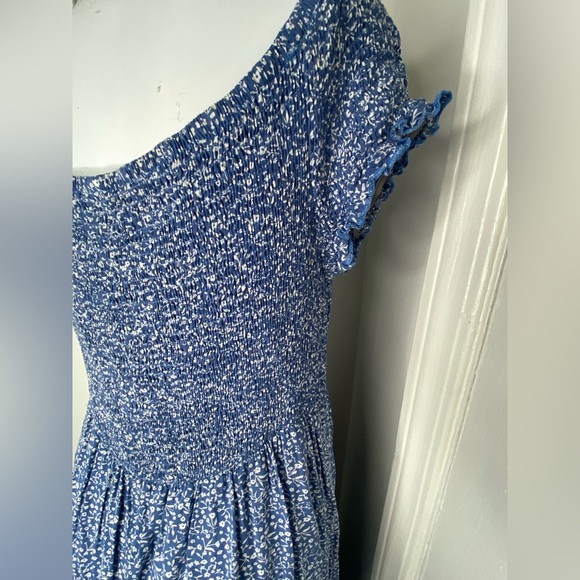 Blue and White Floral %100 Rayon Maxi Dress. - Picture 7 of 8